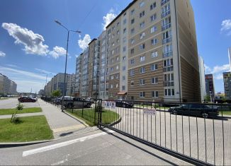 Сдается в аренду 1-комнатная квартира, 48 м2, Калининград, улица Маршала Жукова, 11