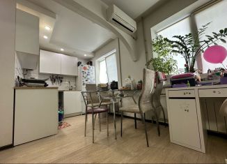 Продается двухкомнатная квартира, 46 м2, Волгоград, улица Кирова, 134Б