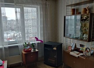 Продается трехкомнатная квартира, 58 м2, Екатеринбург, улица Амундсена, 54к1, метро Чкаловская