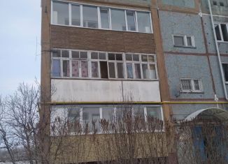 Продаю трехкомнатную квартиру, 63 м2, рабочий посёлок Кормиловка, улица Карла Маркса, 96