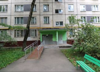 Аренда трехкомнатной квартиры, 59 м2, Москва, Дубнинская улица, 6к3, станция Дегунино