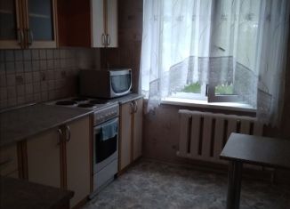 Сдается в аренду двухкомнатная квартира, 50 м2, Жигулёвск, Морквашинская улица, 53