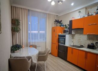 Продается двухкомнатная квартира, 72.6 м2, Невинномысск, улица Калинина, 161А