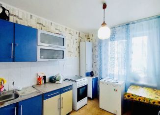 Продаю двухкомнатную квартиру, 50 м2, Астраханская область, улица Михаила Луконина, 9