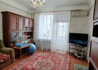 Продаю 3-комнатную квартиру, 76 м2, Волгоград, улица Шурухина, 13, Тракторозаводский район
