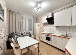 3-комнатная квартира в аренду, 80 м2, Кудрово, Столичная улица, 3