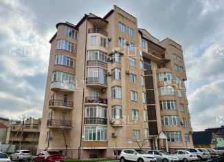 Продам 5-комнатную квартиру, 230 м2, Дагестан, улица Вузовское Озеро, 21