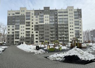 Продам 4-комнатную квартиру, 76 м2, Челябинская область, улица Дмитрия Неаполитанова, 50