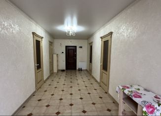 Сдам двухкомнатную квартиру, 87.5 м2, Грозный, улица Сайханова, 22А