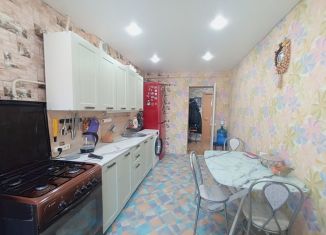 Продается трехкомнатная квартира, 59 м2, Крымск, улица Маршала Жукова, 7