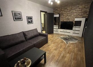 Сдаю в аренду 2-комнатную квартиру, 57 м2, Кингисепп, улица Воровского, 23