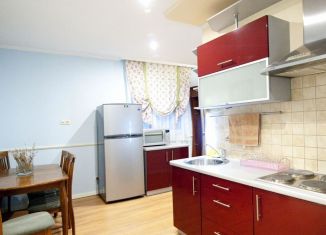 Сдам 3-комнатную квартиру, 65 м2, Ялта, улица Чехова, 13