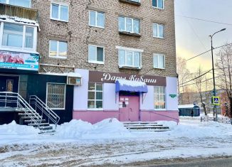 Продаю торговую площадь, 72 м2, Соликамск, улица Матросова, 29