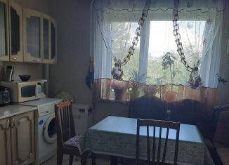 Четырехкомнатная квартира на продажу, 86 м2, станица Раевская, Красноармейская улица, 1