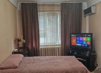 Сдам в аренду однокомнатную квартиру, 65 м2, Махачкала, Радужная улица, 6, Кировский внутригородской район