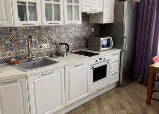 Аренда 2-комнатной квартиры, 40 м2, Москва, Чертановская улица, 60к1