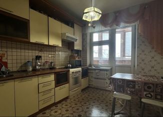 Сдается в аренду 3-ком. квартира, 70 м2, Казань, улица Джаудата Файзи, 3, Советский район