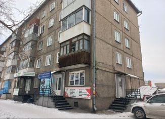 Аренда трехкомнатной квартиры, 52 м2, Абакан, улица Ленинского Комсомола, 13