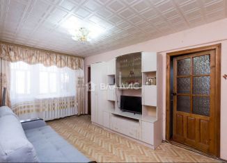 Продается трехкомнатная квартира, 50 м2, Тобольск, 4-й микрорайон, 9Б