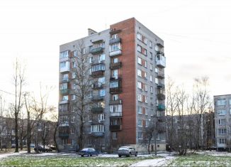 Продается трехкомнатная квартира, 57.9 м2, Санкт-Петербург, улица Белы Куна, 21к2, метро Проспект Славы