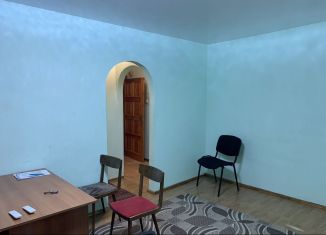 Продаю двухкомнатную квартиру, 43 м2, Апатиты, улица Космонавтов, 18