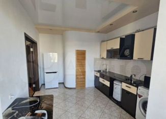 Сдается 2-комнатная квартира, 83 м2, Новороссийск, улица Карла Маркса, 17