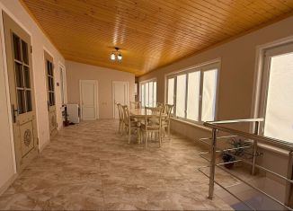 Сдается в аренду 1-комнатная квартира, 50 м2, Махачкала, 4-й Гранитный проезд, 6, Кировский внутригородской район