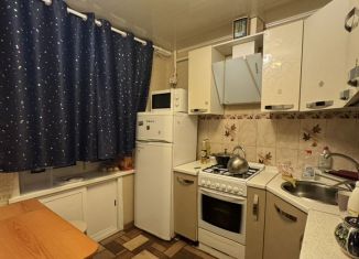 Продается 3-комнатная квартира, 43 м2, Балаково, улица Факел Социализма, 7