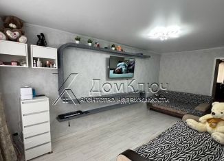 Продам 2-ком. квартиру, 45.6 м2, Кумертау, улица Горького, 12