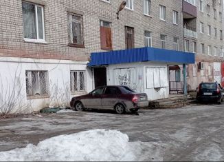 Продаю помещение свободного назначения, 12 м2, Сарапул, улица Азина, 62