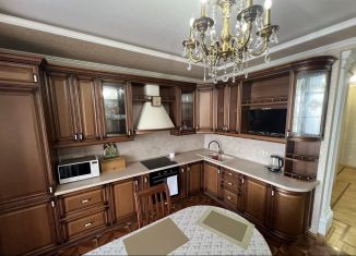 Сдам в аренду 2-комнатную квартиру, 86 м2, Сочи, Виноградная улица, 2/3В, микрорайон Гагарина