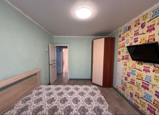 Продаю 2-ком. квартиру, 48 м2, Тобольск, 8-й микрорайон, 20