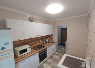 Сдача в аренду 2-ком. квартиры, 70 м2, Энгельс, Одесская улица, 83