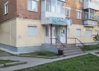 Продам торговую площадь, 73.4 м2, Серов, Центральная улица, 8