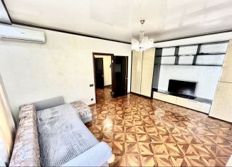 Сдаю в аренду 1-ком. квартиру, 50 м2, Астрахань, Боевая улица, 36, Советский район