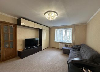 Продаю 3-ком. квартиру, 70 м2, Ставрополь, улица Тухачевского, 15