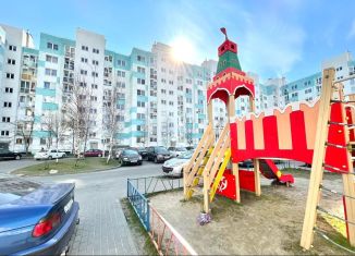 Сдается в аренду 2-ком. квартира, 53 м2, Калининград, улица Маршала Новикова, 15, ЖК Орбита