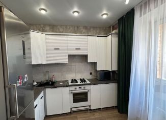 Продаю 1-комнатную квартиру, 40 м2, Губкин, Севастопольская улица, 115