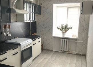 Продаю трехкомнатную квартиру, 70.8 м2, поселок городского типа Джалиль, улица Мусы Джалиля, 16