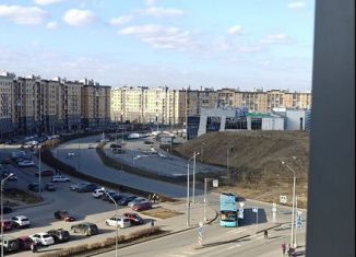 Сдам в аренду трехкомнатную квартиру, 80 м2, посёлок Шушары, Ростовская улица, 13-15