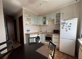 Сдаю 2-ком. квартиру, 53 м2, Новороссийск, улица Героев Десантников, 71