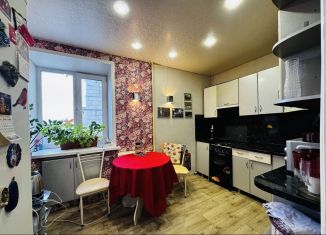 Продам 2-комнатную квартиру, 47 м2, Кострома, Заволжская улица, 16