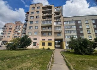 Продается 2-комнатная квартира, 55.4 м2, Гатчина, Рощинская улица, 11А