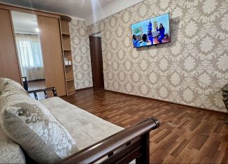 Сдается двухкомнатная квартира, 65 м2, Махачкала, проспект Али-Гаджи Акушинского, 16, Кировский внутригородской район