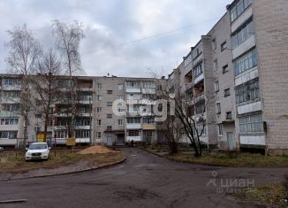 Продажа трехкомнатной квартиры, 72 м2, посёлок городского типа Новозавидовский, Заводская улица, 3