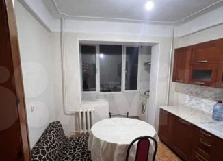 2-комнатная квартира на продажу, 60 м2, Махачкала, улица Каримова, 6к1
