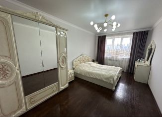 Продается 2-комнатная квартира, 55 м2, Владикавказ, 11-й микрорайон, улица Цоколаева, 40к1