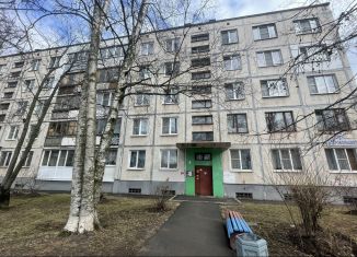 Продается двухкомнатная квартира, 50 м2, Санкт-Петербург, улица Добровольцев, 40к2, метро Проспект Ветеранов