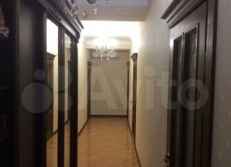 Продается трехкомнатная квартира, 101 м2, Каспийск, улица Э. Капиева, 40