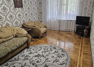 Трехкомнатная квартира в аренду, 72 м2, Ставропольский край, улица Пушкина, 72